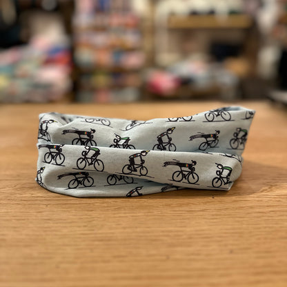 Round neck scarf On and ON